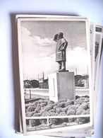 Nederland Holland Pays Bas Hoek Van Holland Met Monument Standbeeld - Hoek Van Holland