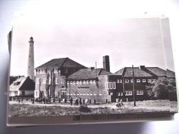 Nederland Holland Pays Bas Schiermonnikoog Met Gebouw Elim En Fietsers - Schiermonnikoog