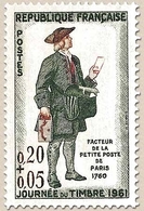 Journée Du Timbre. Facteur De La Petite Poste De Paris, 1760  20c. + 5c. Vert Foncé, Rouge Et Bistre Y1285 - Neufs