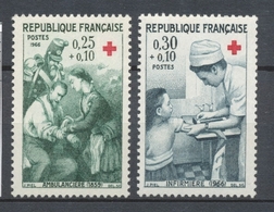 Série Au Profit De La Croix-Rouge. 2 Valeurs Y1509S - Neufs