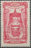 Coiffes Régionales. Au Profit Du Secours National. Bourgogne. 2f.40+5f. Carmin Neuf Luxe ** Y596 - Unused Stamps