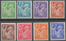 Série Type Iris.  8 Valeurs Neuf Luxe ** Y656S - Unused Stamps