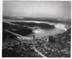 Photo Les Chutes De Niagara Aux Etats Unis Et Au Canada  ,de L Agence Américaine USIS - Places