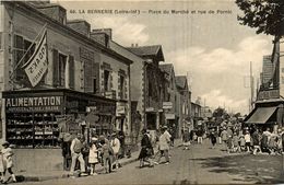 La Bernerie En Retz * La Place Du Marché Et Rue De Pornic * Commerces Magasins Alimentation * Agence GOURIOU - La Bernerie-en-Retz