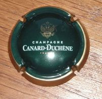 Capsule Champagne Canard Duchêne France. N°77e. Vert Foncé, Tour Doré - Canard Duchêne