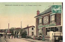 BREUILLET-VILLAGE (S.-et-O.) - Le Passage à Niveau - La Halte - Other Municipalities