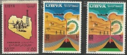 LIBYA-OIL FIELDS; OIL TANKER; CAMEL; AIRPLANE - Libye