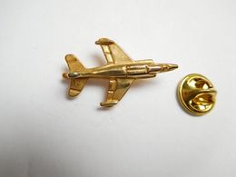 Beau Pin's En Relief , Aviation , Avion De Combat , Armée De L'Air - Avions