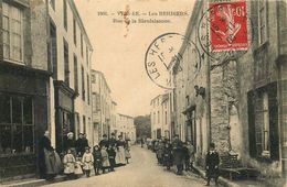 VENDEE  LES HERBIERS  Rue De La Bienfaisance - Les Herbiers