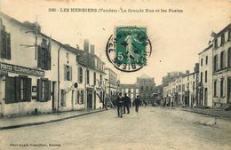 VENDEE  LES HERBIERS  La Grande Rue Et Les Postes - Les Herbiers