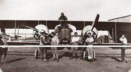 AEROPLANE ALENTOURS DE REIMS CHAMPAGNE (tirage Photo Moderne D Aprés Plaque Photo Anciennes ) - Aviatori