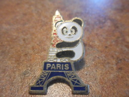 Lot 062 -- Pin's Paris Panda - Ciudades