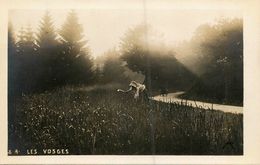 Vosges * Carte Photo * Une Coupeuse D'herbe ! - Autres & Non Classés