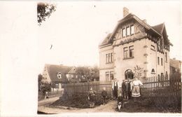 KAYNA Zeitz Original Private Fotokarte Familie Kistner Vor Ihrem Haus Gelaufen 18.10.1900 - Zeitz