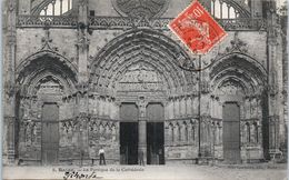 33 BAZAS - Le Portique De La Cathédrale   * - Bazas