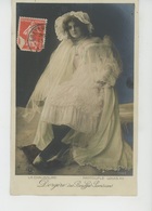 FEMMES - FRAU - LADY - ARTISTES 1900 - MODE - LA CHAUSSURE - Artiste DORGERE Des Bouffes Parisiens - Pantoufle LOUIS XV - Donne