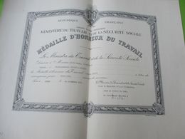 Militaria/Diplôme/Médaille D'Honneur.du Travail/Ministère Du Travail Et SS/Henri BROUX/Lille/1959          DIP246 - Documentos