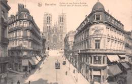 BRUXELLES - Eglise Et Rue Sainte-Gudule. - Avenues, Boulevards