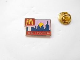 Beau Pin's , McDonald's , McDo , Béthune , ATTENTION : Pin's Décoloré - McDonald's