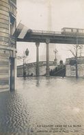 Le Metro Inondation Quai De Passy . Tour Eiffel - U-Bahnen