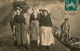 CMCB N°463 * Concarneau * Le Thon Est Porté Aux Friteries * 1909 * Coutumes Moeurs Et Costumes Bretons - Concarneau