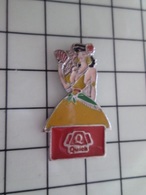 316c Pin's Pins / Beau Et Rare / THEME : PIN-UPS / RESTAURANT QUICK BRUNE  ESPAGNOLE - Pin-ups