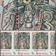Népal 1981 Y&T 384. Bande De 3, Piquage à Cheval. Statue De Dieu Hindou, Hrishikesh à Ridi, Patrimoine De L'UNESCO - Induismo