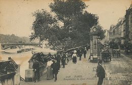 Bouquinistes Book Sellers Quai Voltaire  Colonne Pub Vichy Celestins . Dos Collage - Marchands