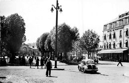 Pontoise * La Gare Et La Place * Hôtel De Pontoise - Pontoise