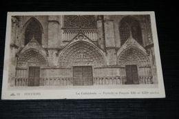 16864-            POITIERS, PORTAILS ET FACADE DE LA CATHEDRALE - 1945 - Poitiers