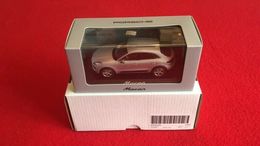 Porsche Macan (2013)  Rhodium Argent  1/43 Minichamps - Minichamps