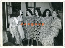 Photo Uzal Young Women Girls Laughing With Floral Dresses Argentina 1939 - Persone Anonimi