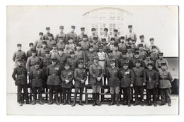 CPA 2974 - MILITARIA - Carte Photo Militaire - Un Groupe D'Officiers N°95 Sur Les Képis - Médaille Militaire - Personen