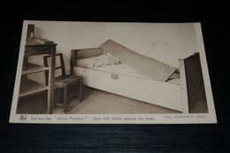 16941-             CEL VAN HET HEILIG PATERKE VAN HASSELT, BED MET PLANK WAAROP HIJ SLIEP - Hasselt