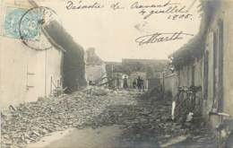 CARTE PHOTO DESASTRE DE CRAVANT DU 4 JUILLET 1905 UNE RUE DU VILLAGE - Autres & Non Classés