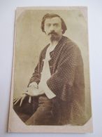 Photographie Type CDV - Beau Portrait D'un Homme Type Artiste - Peintre ? Ecrivain ?  Dos Muet - BE - Old (before 1900)