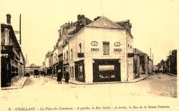 Challans * La Place Du Commerce * à Gauche La Rue Gobin * à Droite La Rue De La Bonne Fontaine * Magasin SINGER - Challans
