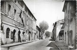 D 83. LA ROQUEBRUSSANNE.  RUE DU PORTAIL - La Roquebrussanne