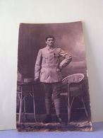 SOLTAU (ALLEMAGNE) MILITARIA. 20°REGIMENT D ?????  MILITAIRE A LA POSE. CARTE-PHOTO. 101_9877GRT - Soltau