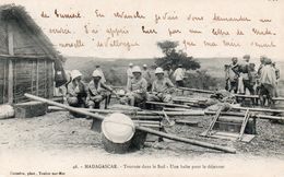 CARTE MADAGASCAR- TOURNEE DANS LE SUD -UNE HALTE POUR LE DEJEUNER-ANNEE 1903 - Madagascar