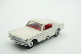 Matchbox Lesney 8E1 FORD MUSTANG FASTBACK - Regular Wheels, Issued 1966 - Matchbox (Lesney)