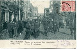 GRECE CARTE POSTALE CENSUREE -SALONIQUE -UNE RUE DE SALONIQUE DEPART SALONIQUE ? DE 15 POUR LA FRANCE - Briefe U. Dokumente