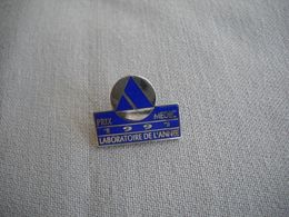 1653 Pin's Pins  Laboratoire De L'année 1991 Prix MEDIC Médical - Medical