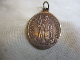 Médaille Religieuse Ancienne Pour Chaînette/Cuivre/Crux  SP BENEDICTI/ /Fin-XIXéme ?  CAN89 - Religion & Esotérisme