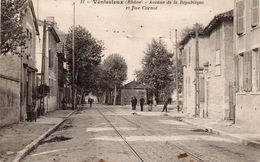 CARTE - VENISSIEUX - RHONE - AVENUE DE LA REPUBLIQUE ET RUE CARNOT -1907 - Vénissieux