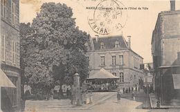 16-MANSLE- PLACE DE L'HÔTEL DE VILLE - VOIR MANEGE - Mansle