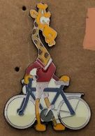 VELO - CYCLISME - BIKE - CYCLISTE - GIRAFE SUR  EN VELO - MAILLOT ROUGE - GIRAFFE - GIRAFFA - JIRAFA - N°398 -  (26) - Cycling