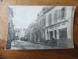 CPA PHOTO  Locminé  - Rue Du Pont  Devant EPICERIE FRUITERIE TOHIC (édit. Cadieu) - Locmine