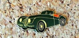 Pin's JAGUAR XK Cariolet Verte - Verni époxy - Fabricant SHELL - Jaguar