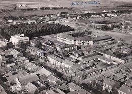 Cpsm 10x15.  ALGERIE . BATNA. Vue Aérienne De La Ville . Au Centre, Collège Moderne Av. République & Hôtel Des Finances - Batna